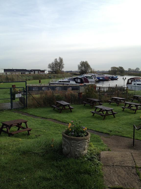 The Lazy Otter Bed & Breakfast Stretham Exterior photo